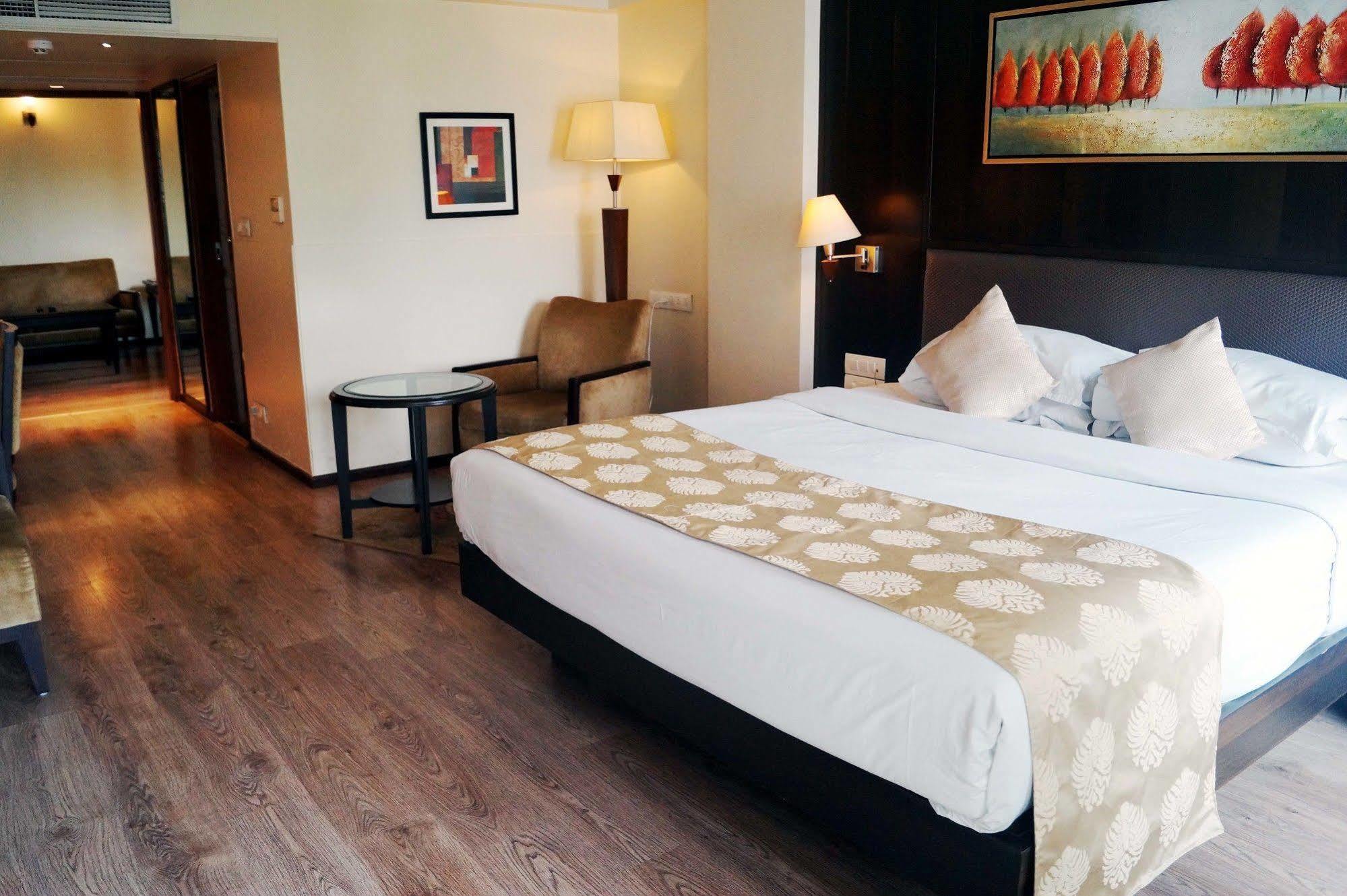 The President-A Boutique Hotel Ahmedabad Buitenkant foto