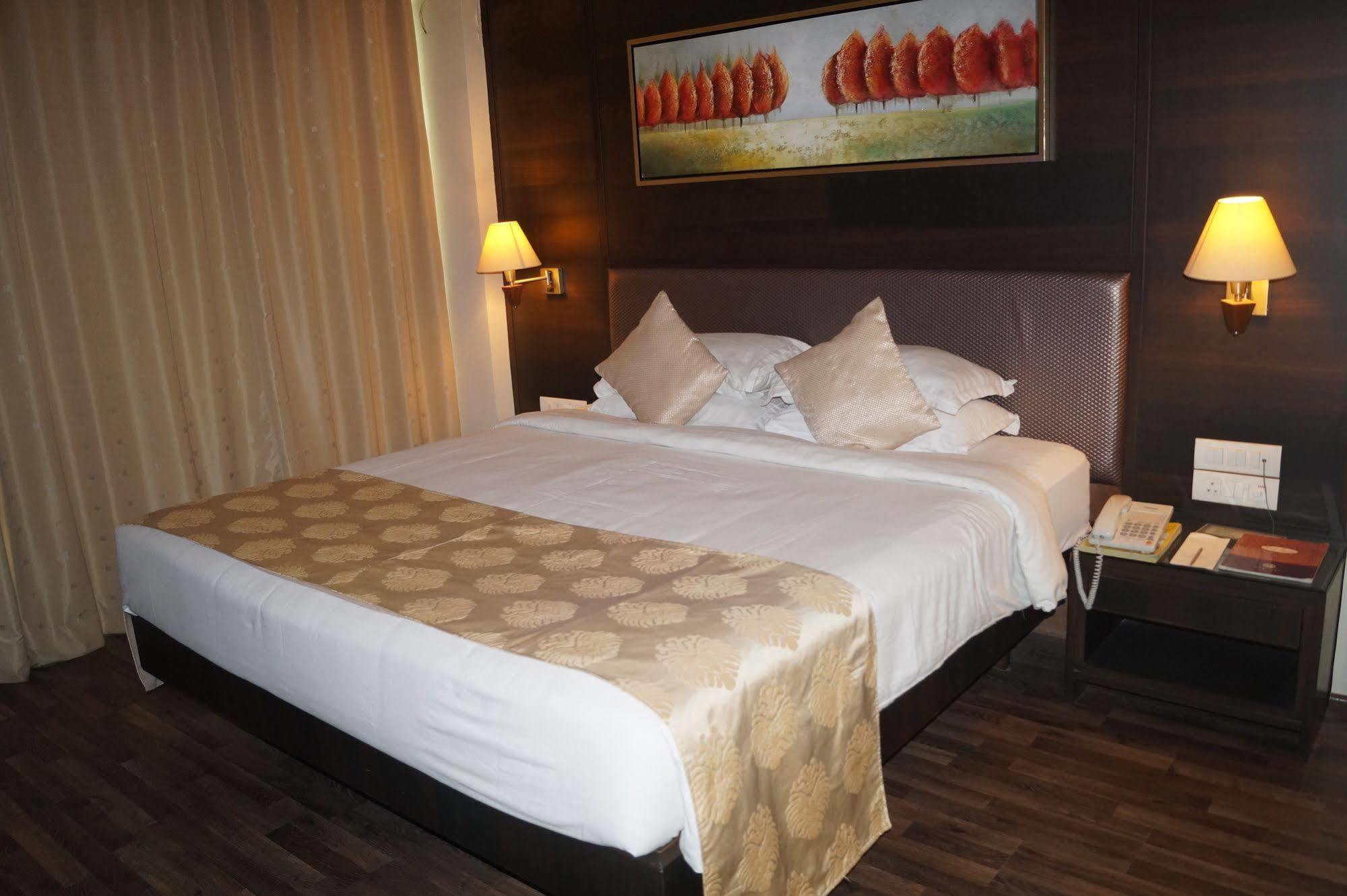 The President-A Boutique Hotel Ahmedabad Buitenkant foto