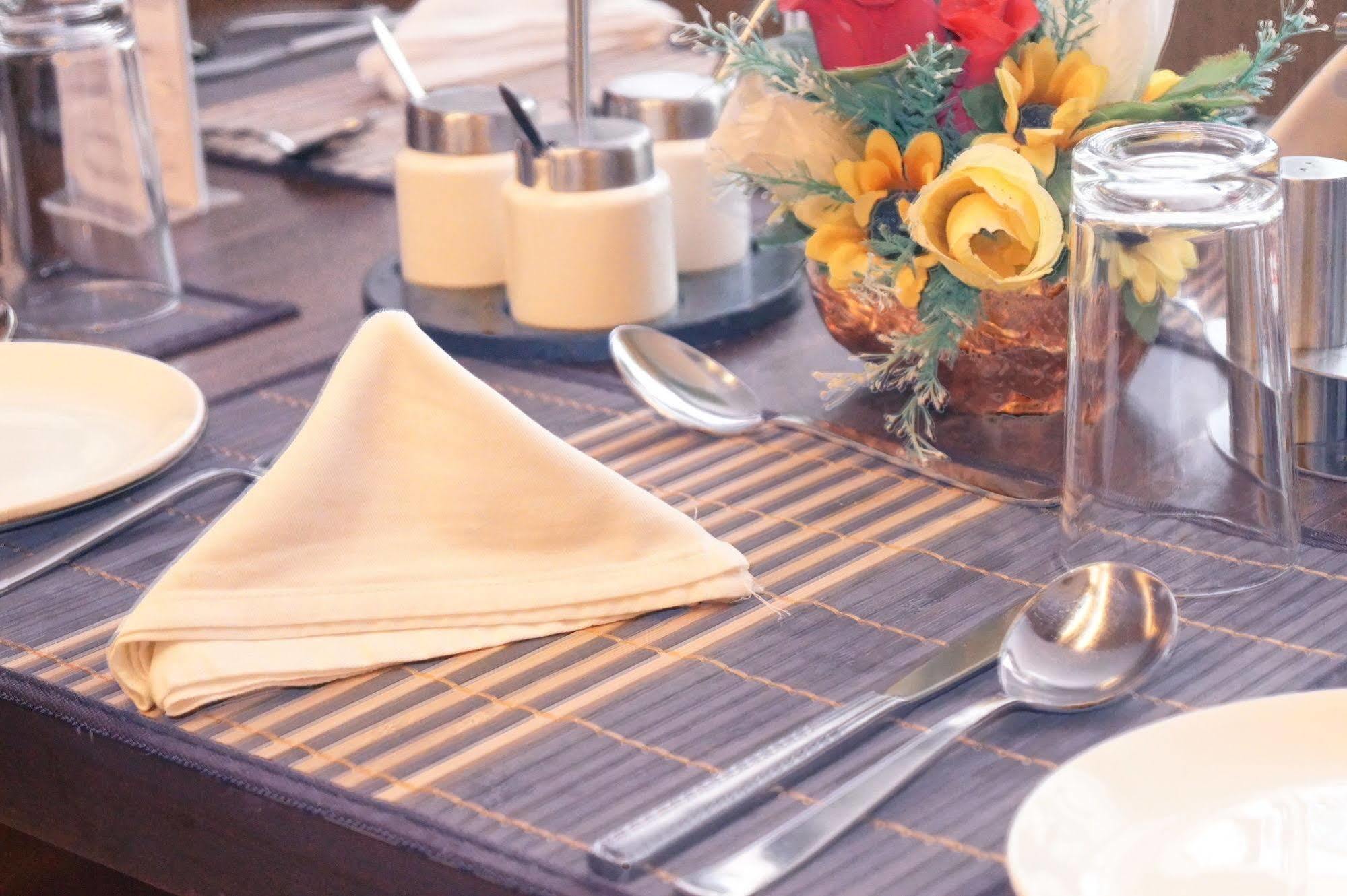 The President-A Boutique Hotel Ahmedabad Buitenkant foto
